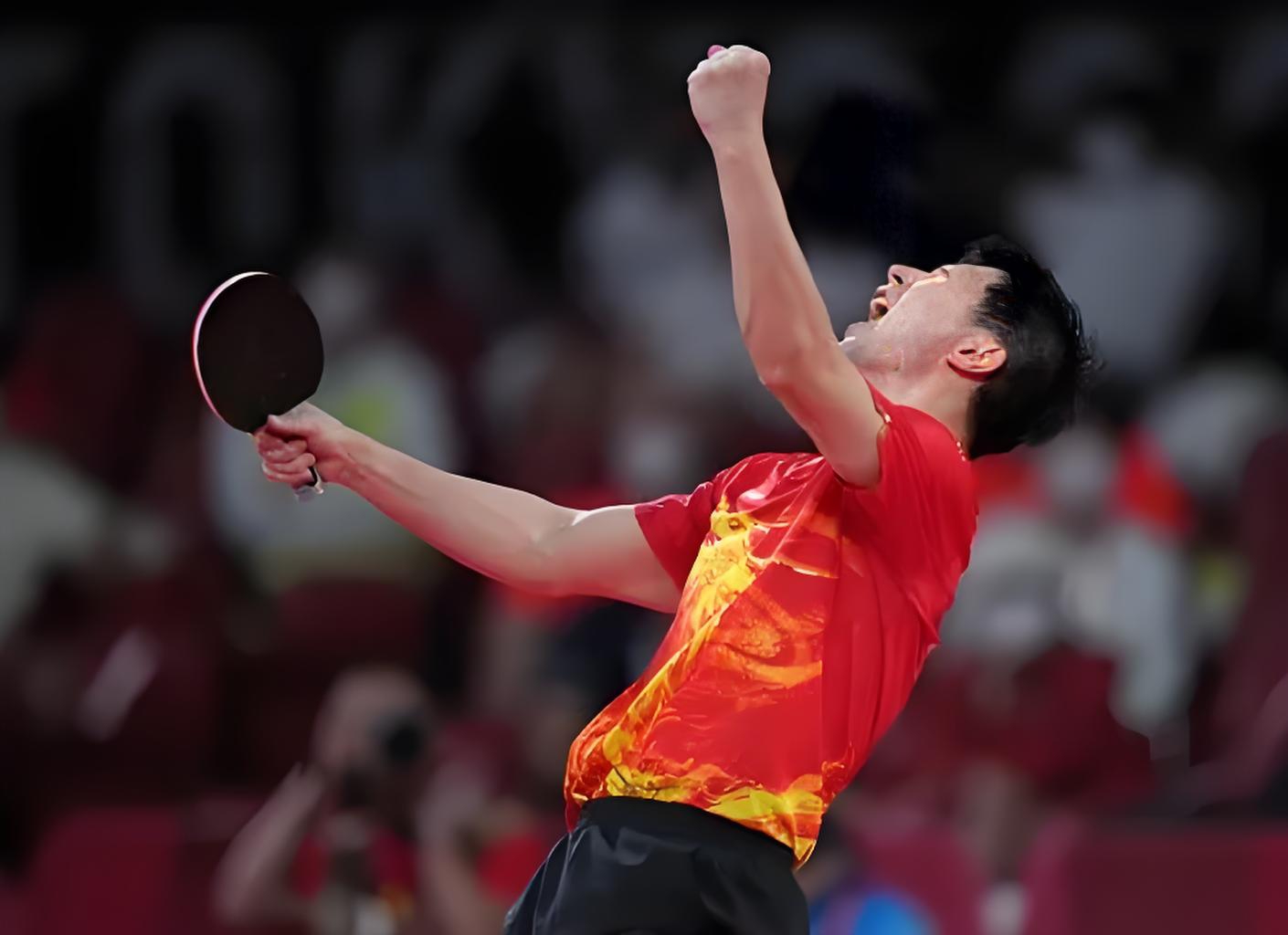 运动员决胜关键时刻,全神贯注向胜利冲刺 运动员决胜关键时刻,全神贯注向胜利冲刺