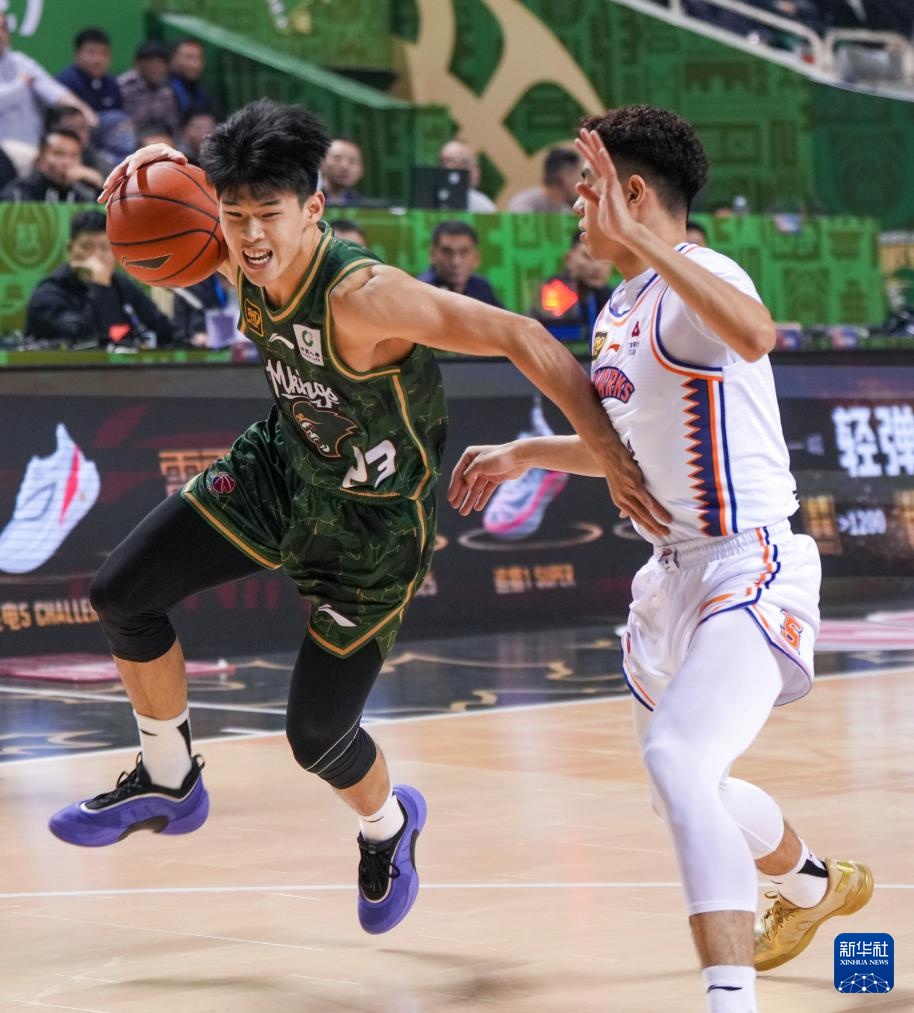 上海男篮备战江苏队,必须全力以赴! 上海男篮备战江苏队,必须全力以赴!